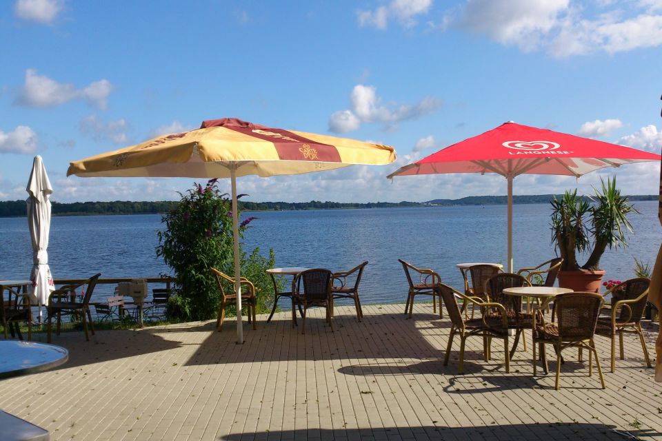Seeterrasse des Strandbads Ferch mit Blick auf den Schwielowsee